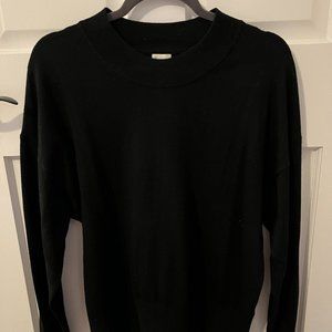 Black Fitted Sweater | Size Large
